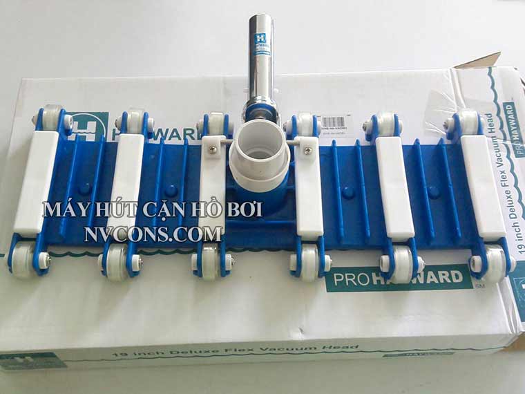 Bàn hút cặn hồ bơi sử dụng lực hút của máy bơm lọc Bàn hút cặn hồ bơi sử dụng lực hút của máy bơm lọc