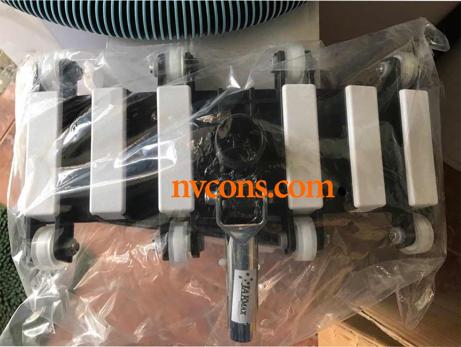 Bàn hút hồ bơi bằng inox được Nvcons nhập khẩu từ Trung Quốc Bàn hút hồ bơi bằng inox được Nvcons nhập khẩu từ Trung Quốc