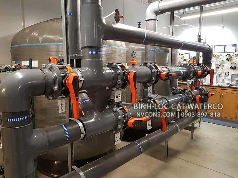 Chi phí đầu tư lớn cho hệ thống lọc bể bơi kinh doanh sử dụng bình lọc Waterco Chi phí đầu tư lớn cho hệ thống lọc bể bơi kinh doanh sử dụng bình lọc Waterco
