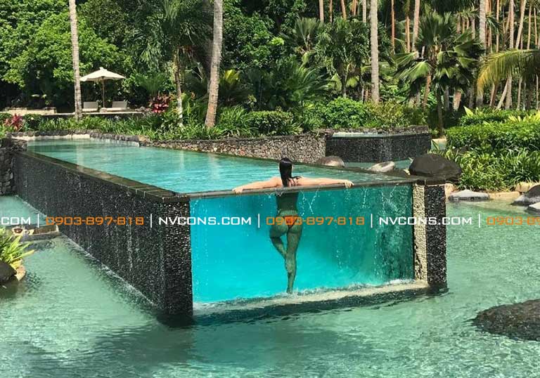 Bể bơi vách kính acrylic bố trí cạnh biển Bể bơi vách kính acrylic bố trí cạnh biển