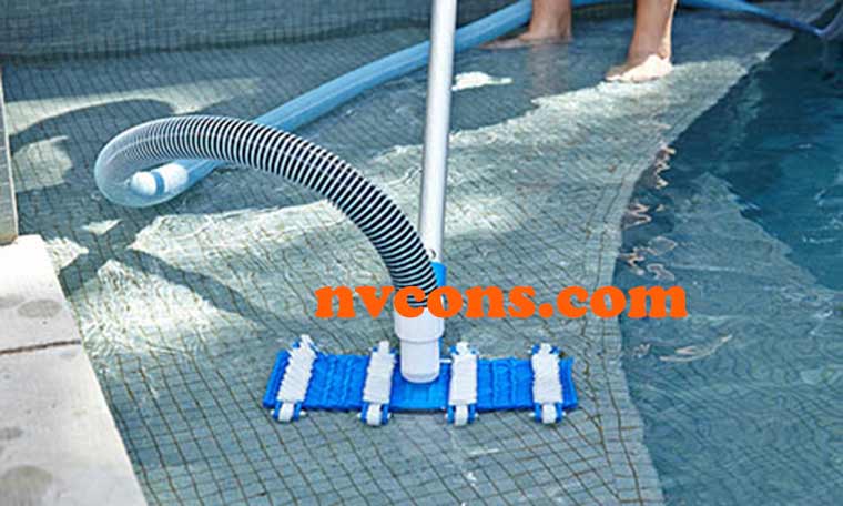 Cách sử dụng bàn hút vệ sinh bể bơi đúng nhất Cách sử dụng bàn hút vệ sinh bể bơi đúng nhất