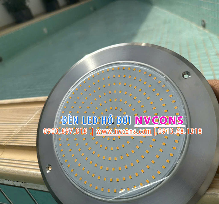 Đèn bể bơi inox 316 bền và đẹp theo thời gian Đèn bể bơi inox 316 bền và đẹp theo thời gian