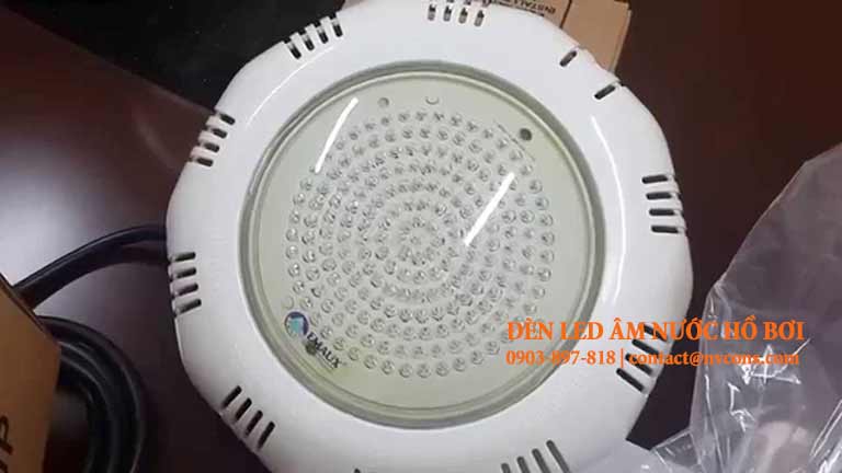 Đèn led âm nước bể bơi Emaux giá tốt nhất thị trường den led am nuoc be boi Emaux gia tot nhat