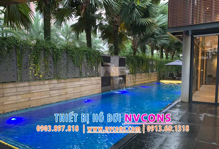 Đèn led bể bơi 35W màu xanh biệt thự TPHCM nổi bật cùng thác nước nghệ thuật Đèn led bể bơi 35W màu xanh biệt thự TPHCM nổi bật cùng thác nước nghệ thuật