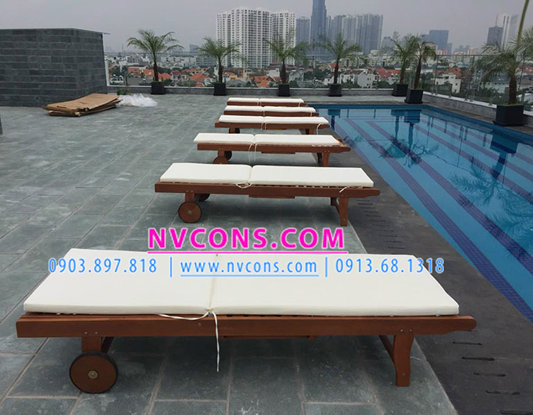 Ghế nằm tắm nắng hồ bơi và nệm màu kem đẹp cho khách sạn Ghế nằm tắm nắng hồ bơi và nệm màu kem đẹp cho khách sạn