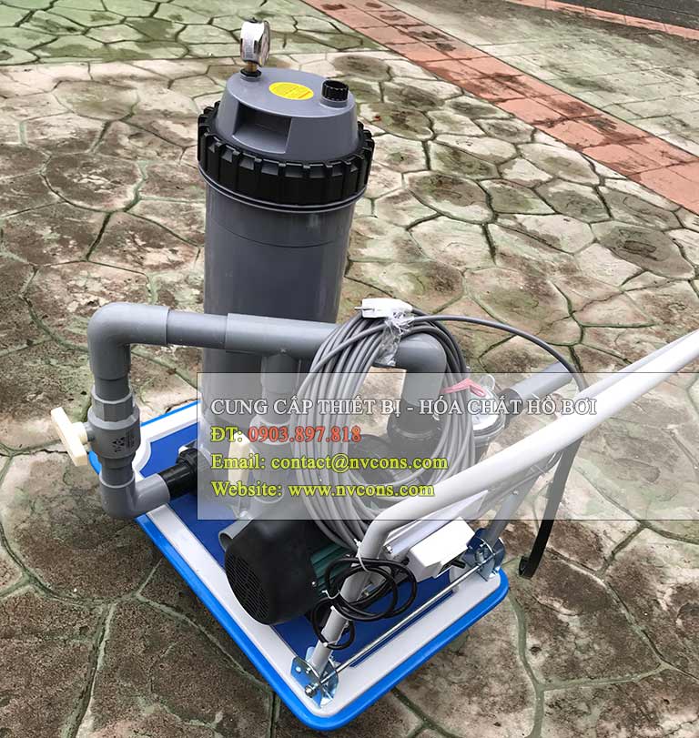 Máy hút cặn đáy hồ bơi biệt thự gia đình tại Phú Giáo - Bình Dương Máy hút cặn đáy hồ bơi biệt thự gia đình tại Phú Giáo - Bình Dương