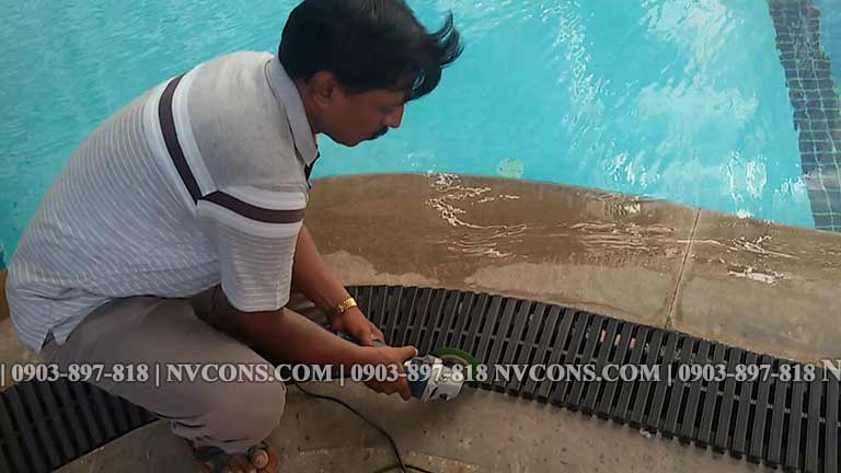 Nhân công lắp dựng thanh thoát tràn hồ bơi Nhân công lắp dựng thanh thoát tràn hồ bơi