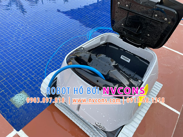 Robot hồ bơi Dolphin x30 tại Bình Chánh TPHCM Robot hồ bơi Dolphin x30 tại Bình Chánh TPHCM