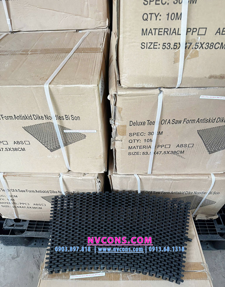 Số lượng lớn thanh tràn bể bơi màu đen 1 chấu tại NVCONS Số lượng lớn thanh tràn bể bơi màu đen 1 chấu tại NVCONS