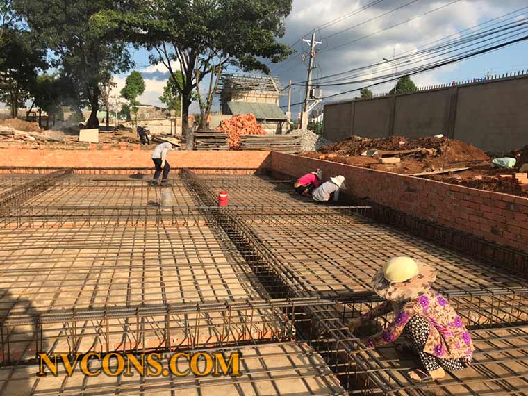 Công nhân Nvcons làm sắt hồ bơi trường học Công nhân Nvcons làm sắt hồ bơi trường học